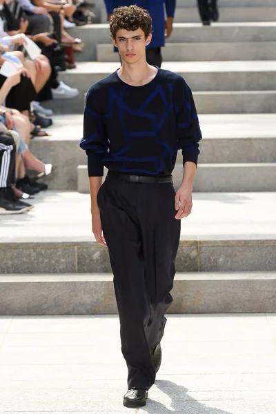 Look 50
